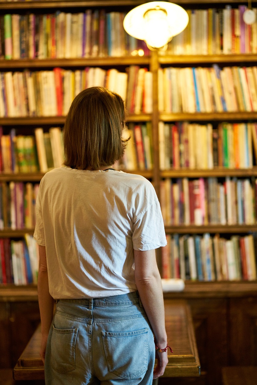 woman, back, library-4218724.jpg